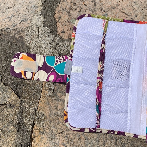Vera Bradley Changing Pad - Plum Crazy NWT - Picture 4 of 6